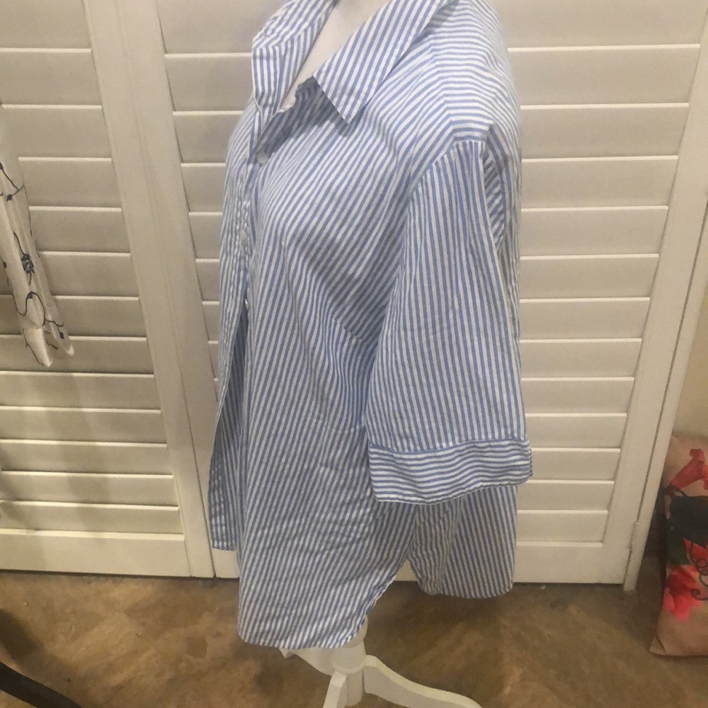 Chico’s blue and white long blouse. Unique detail on back. 100% cotton. - Picture 7 of 10